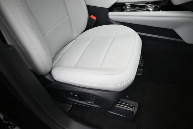 Used 2025 Black Metallic Ford Platinum image 34