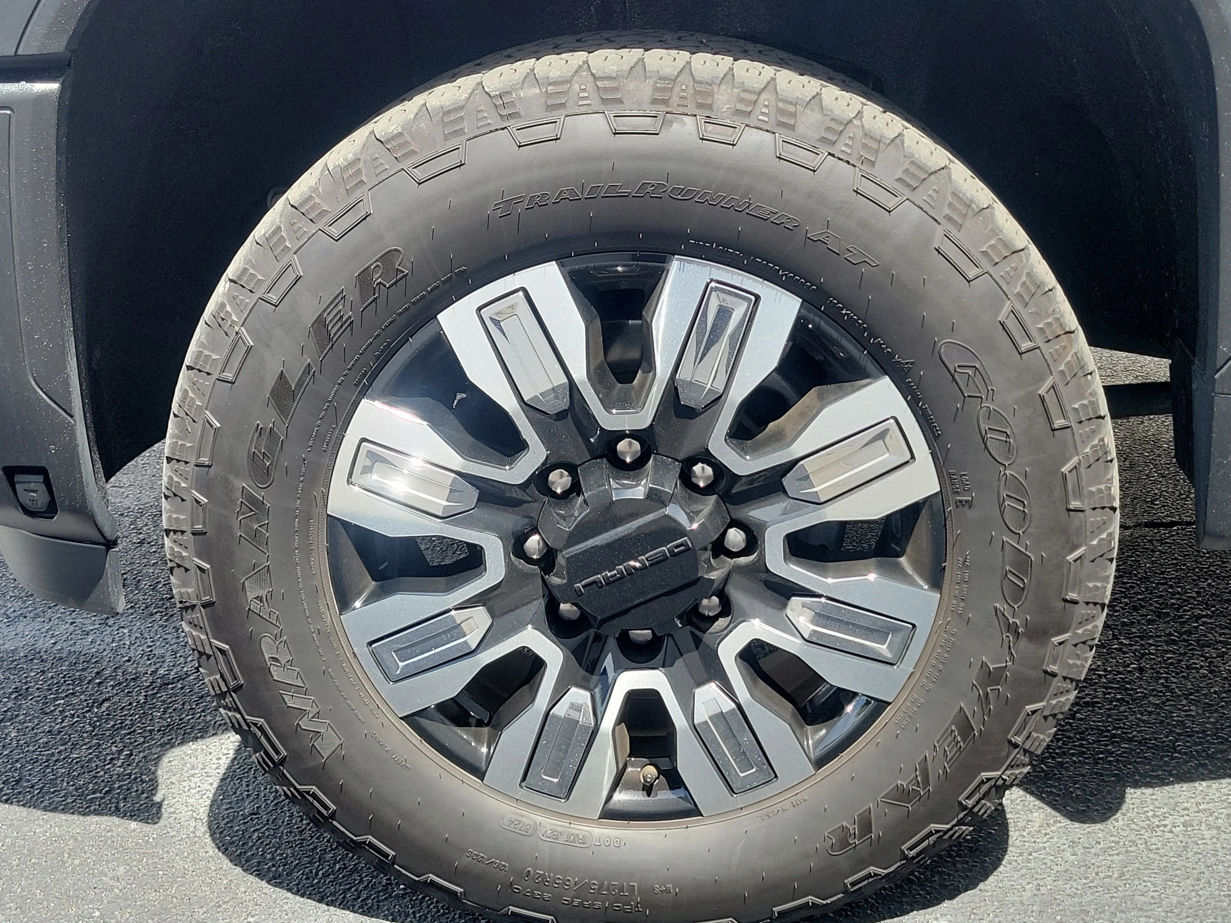 Used 2014 Iridium Metallic GMC SLE image 3