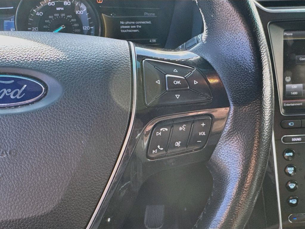 Used 2016  Ford Limited image 13