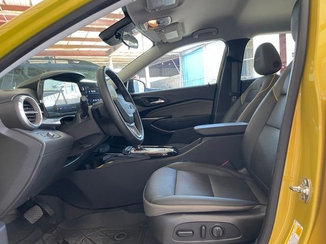 Used 2025 Yellow Chevrolet ACTIV image 10