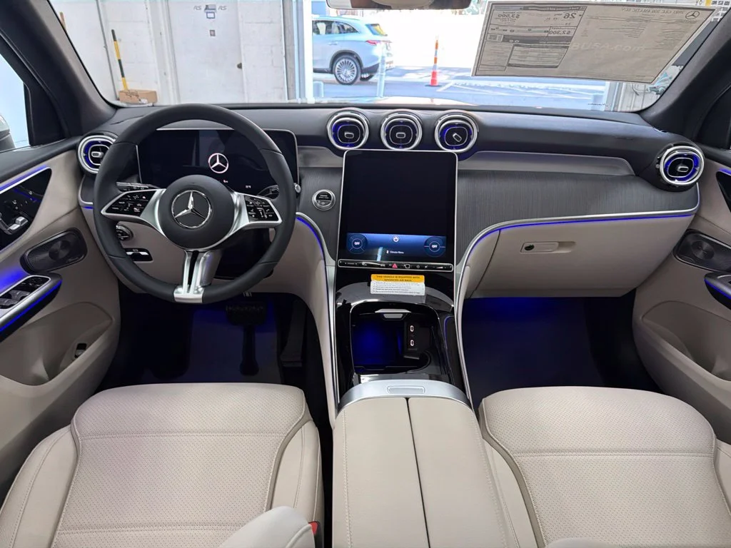 New 2027 White Mercedes-Benz GLC 300 image 23
