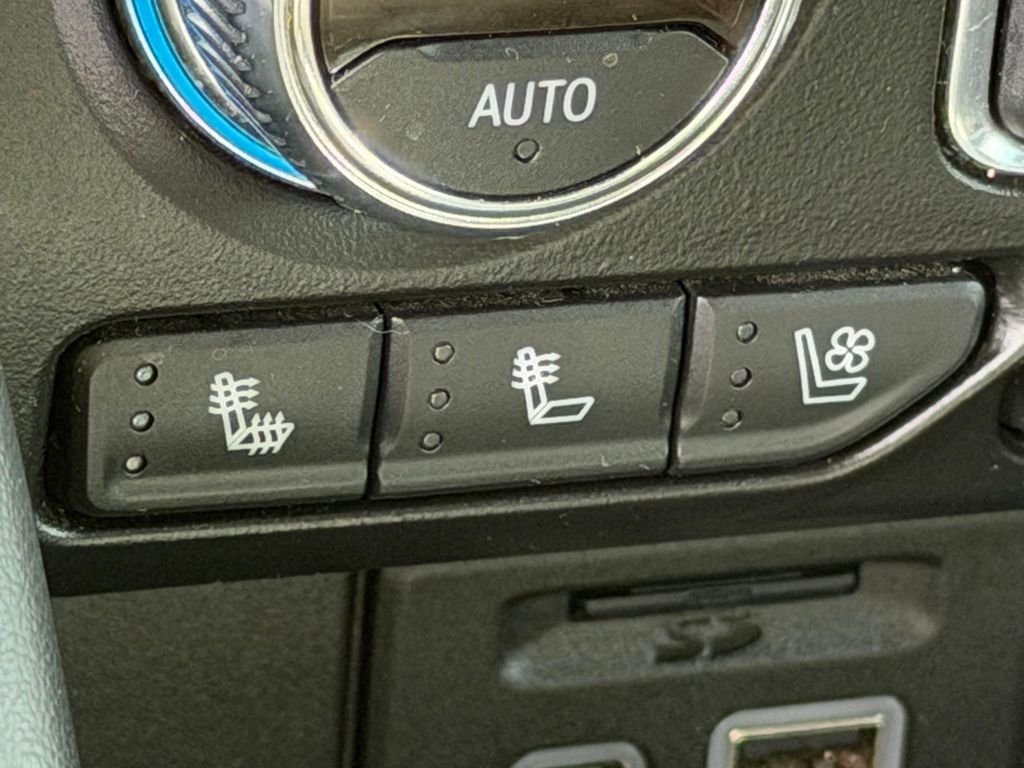 Used 2021 Blue GMC AT4 image 22