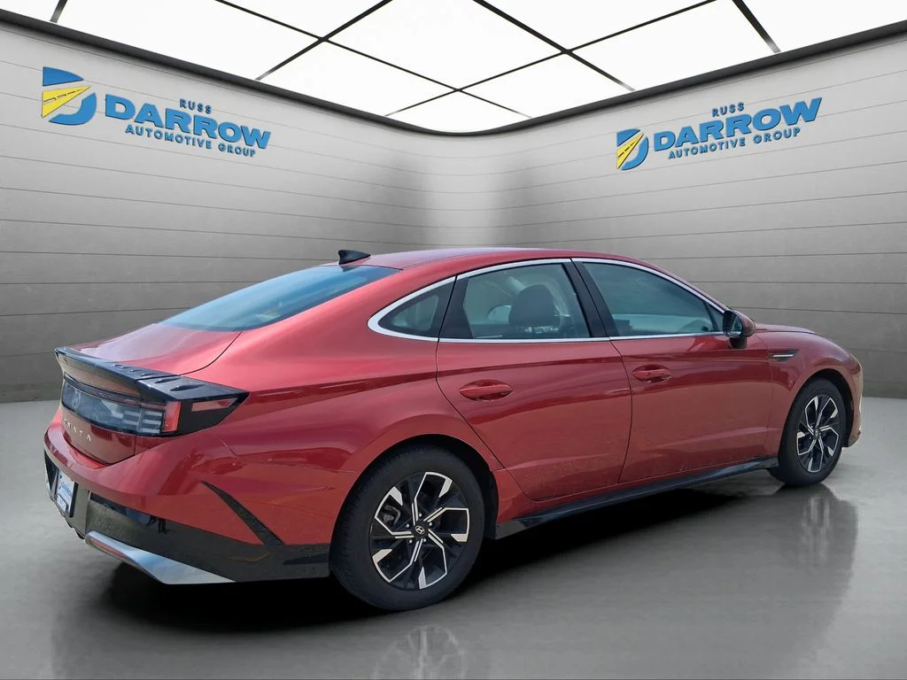Used 2024 Red Hyundai SEL image 5