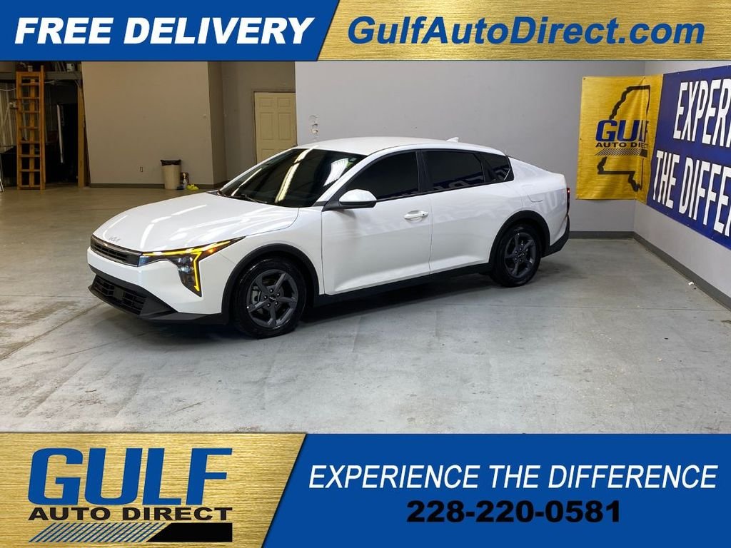 Used 2025 White Kia LXS image 5