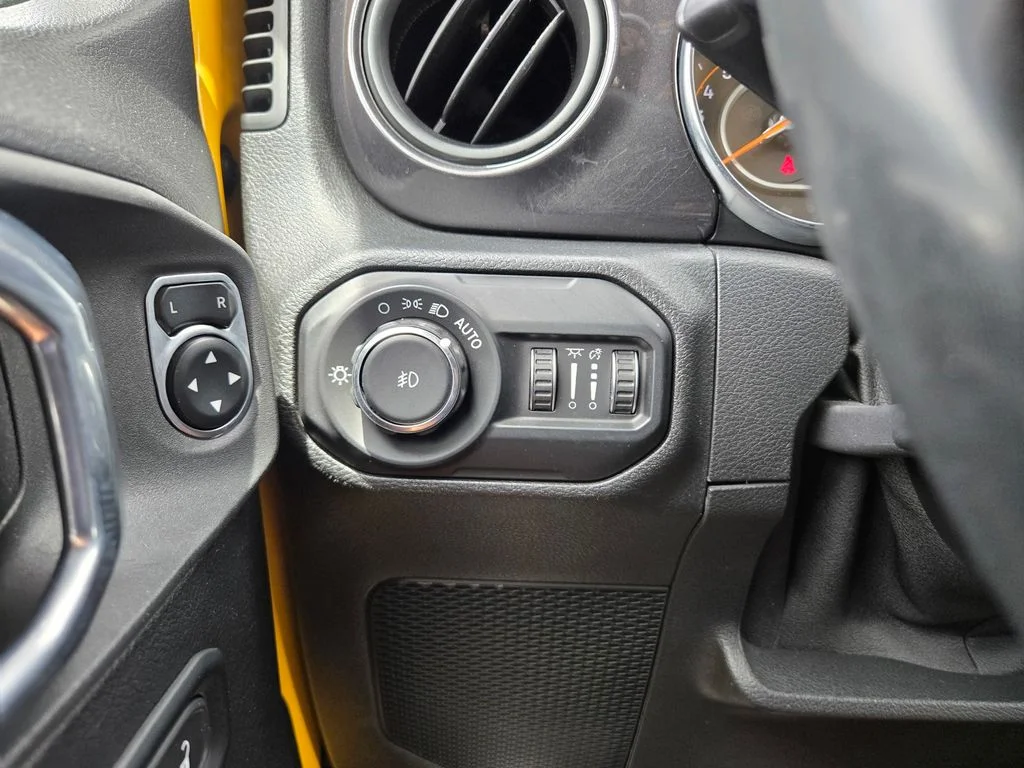 Certified Used 2021 Baja Yellow Clearcoat Jeep Unlimited Sport Altitude image 21