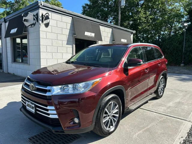 2017 Toyota Highlander XLE Sport Utility 4D