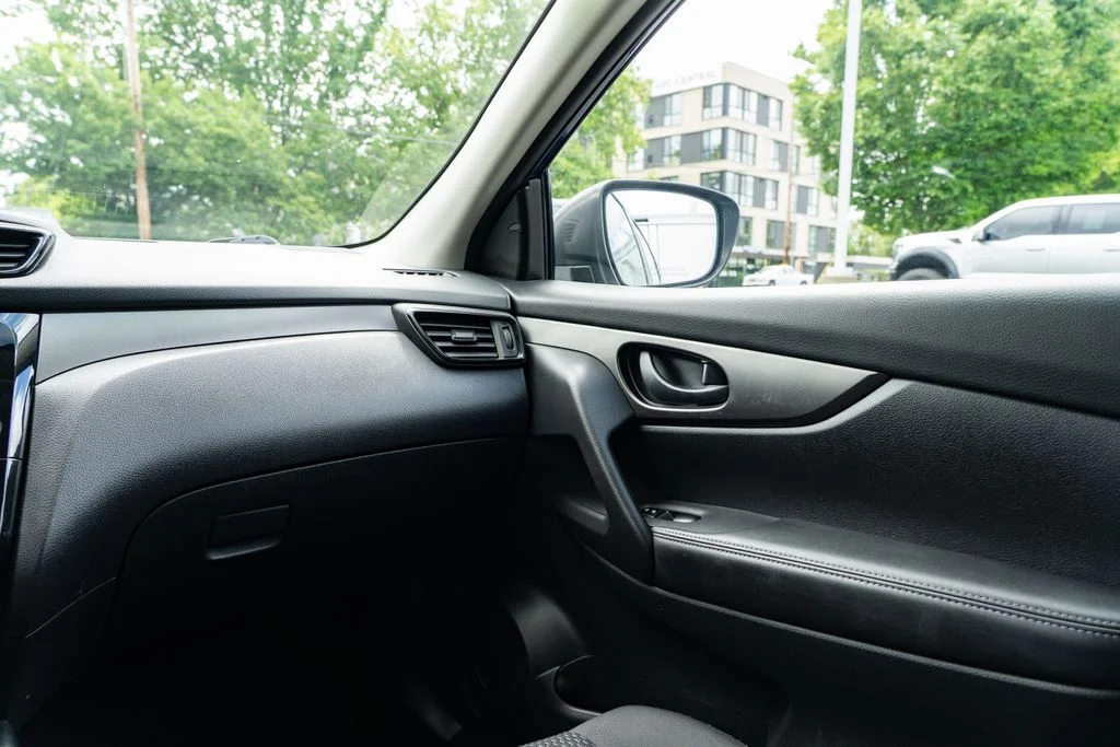 Used 2019 Blue Nissan S image 10