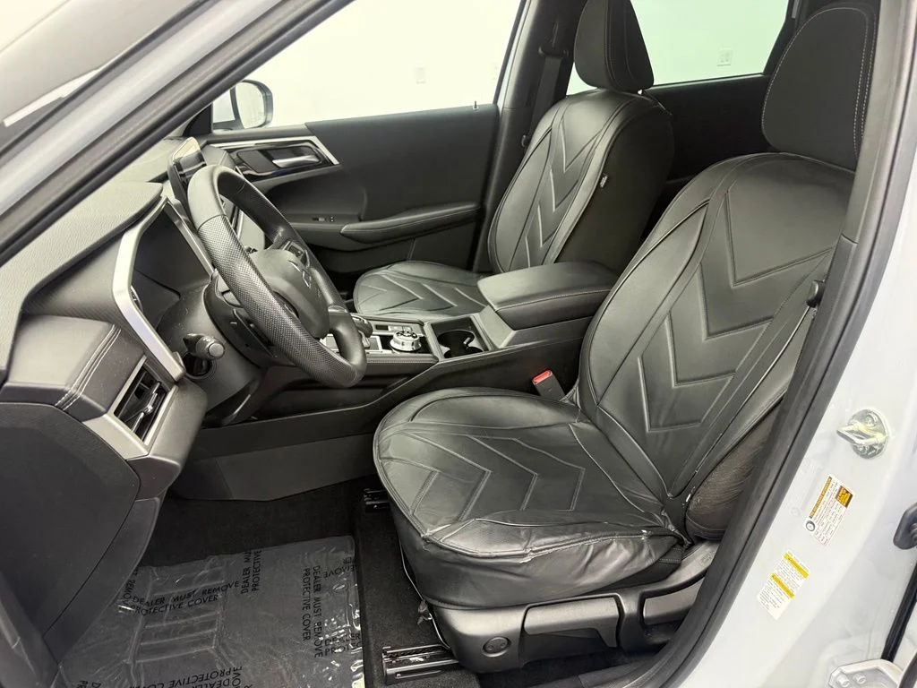 Used 2023  Mitsubishi ES image 22