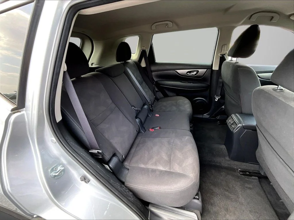 Used 2016 Brilliant Silver Nissan SV image 27