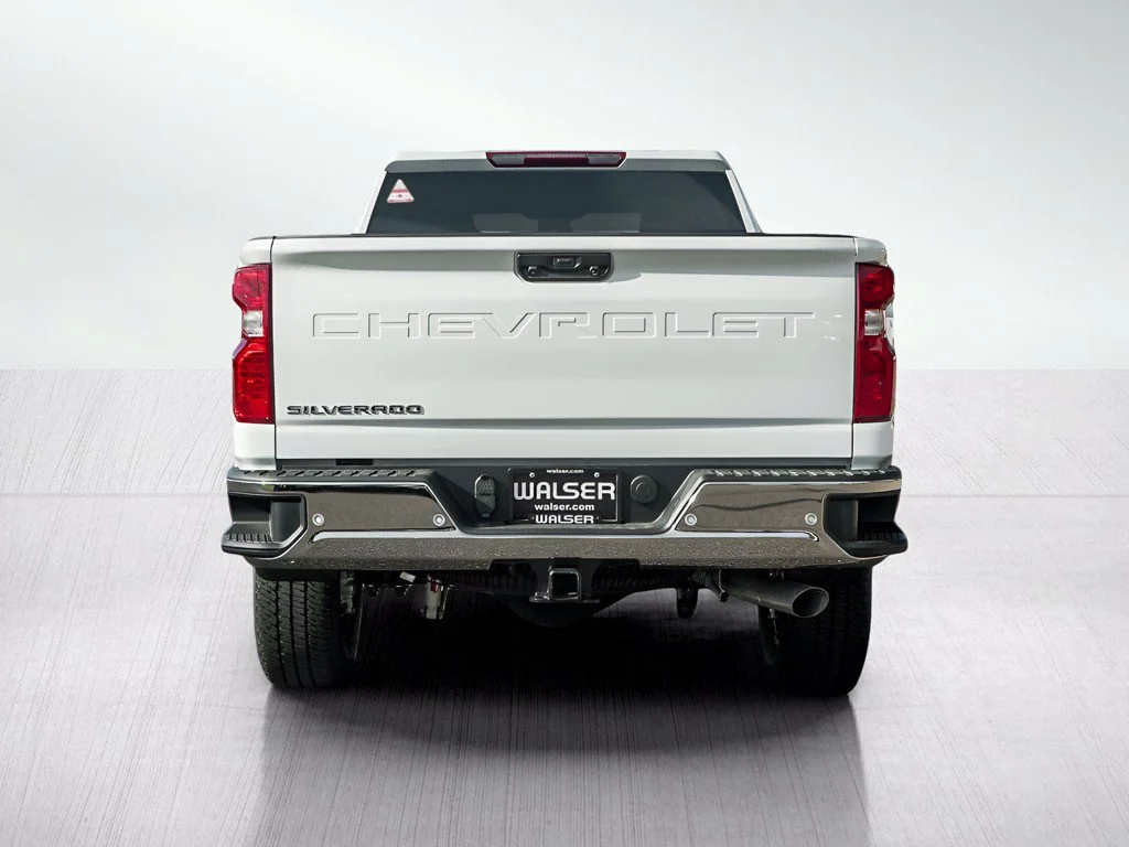 New 2026 Summit White Chevrolet WT image 4