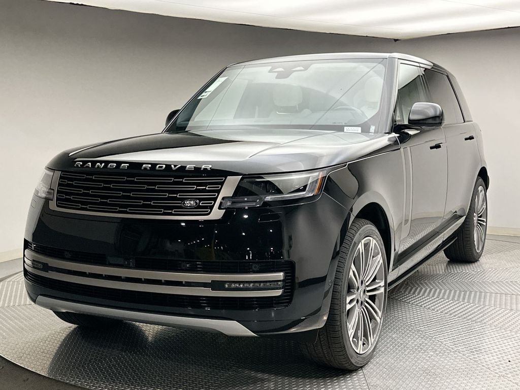 Used 2025  Land Rover SE image 1