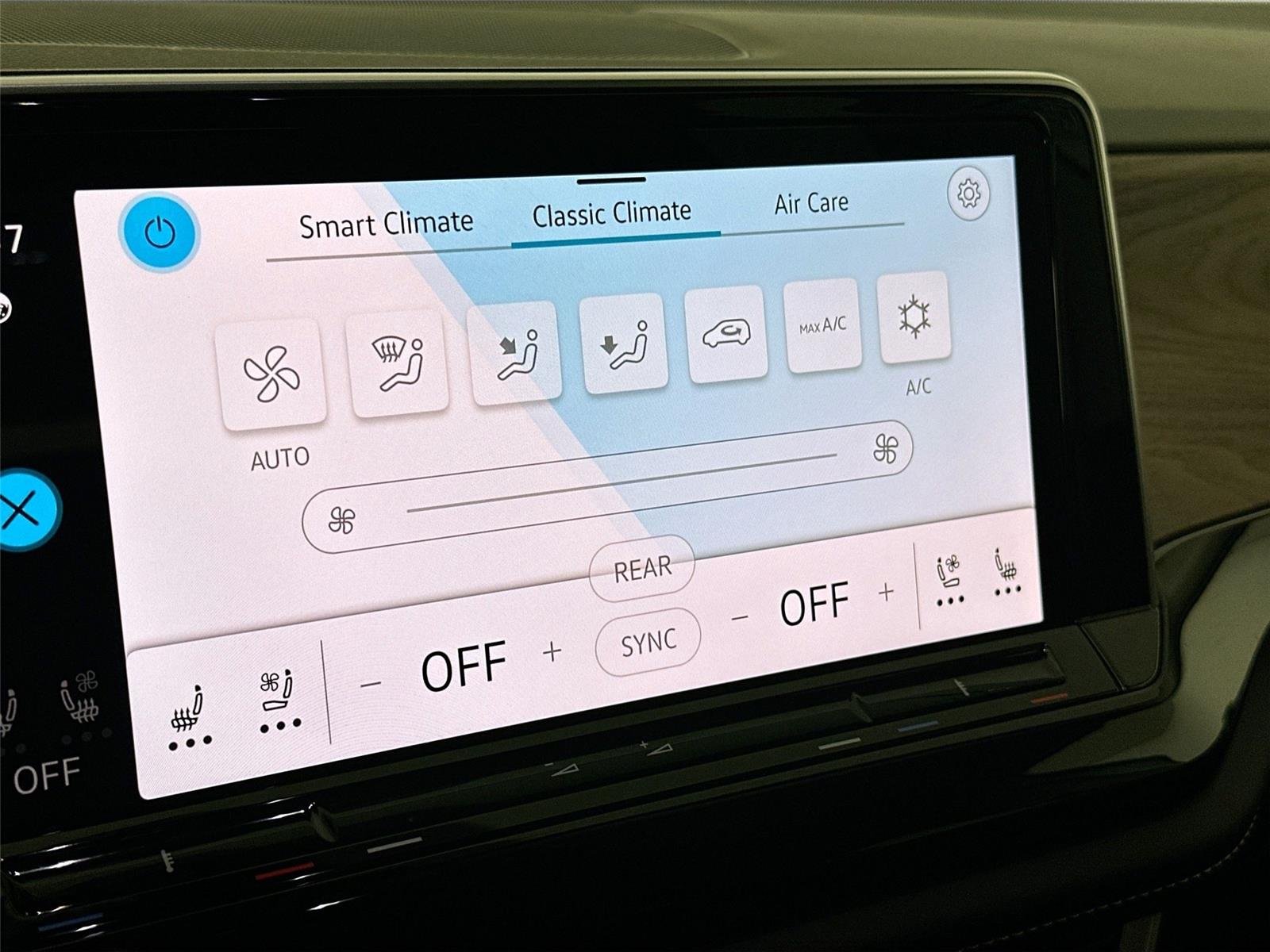 New 2026 Opal White Pearl Volkswagen 2.0T SE image 14