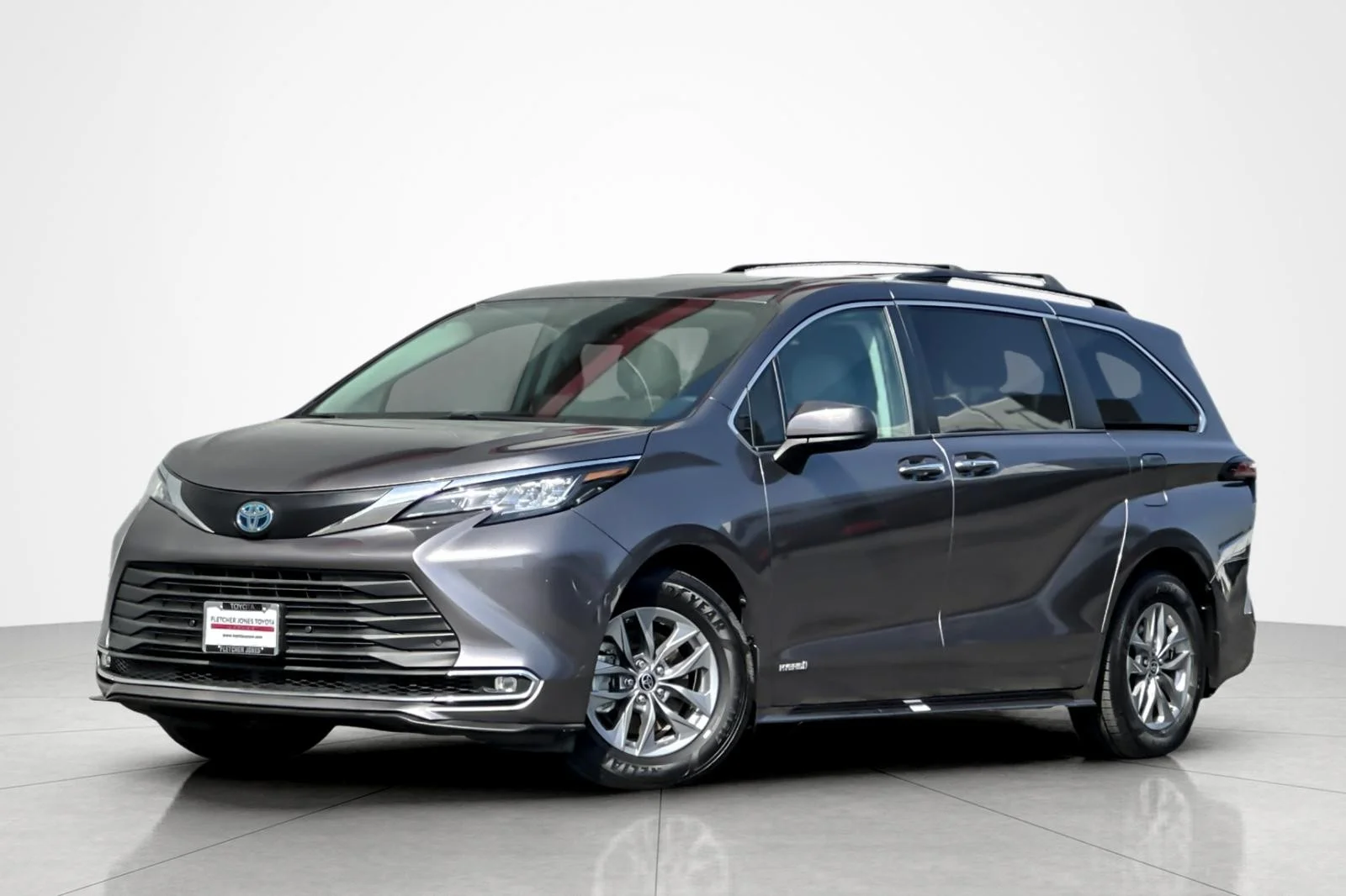 2021 Toyota Sienna XLE 7-Passenger Hybrid FWD's photo