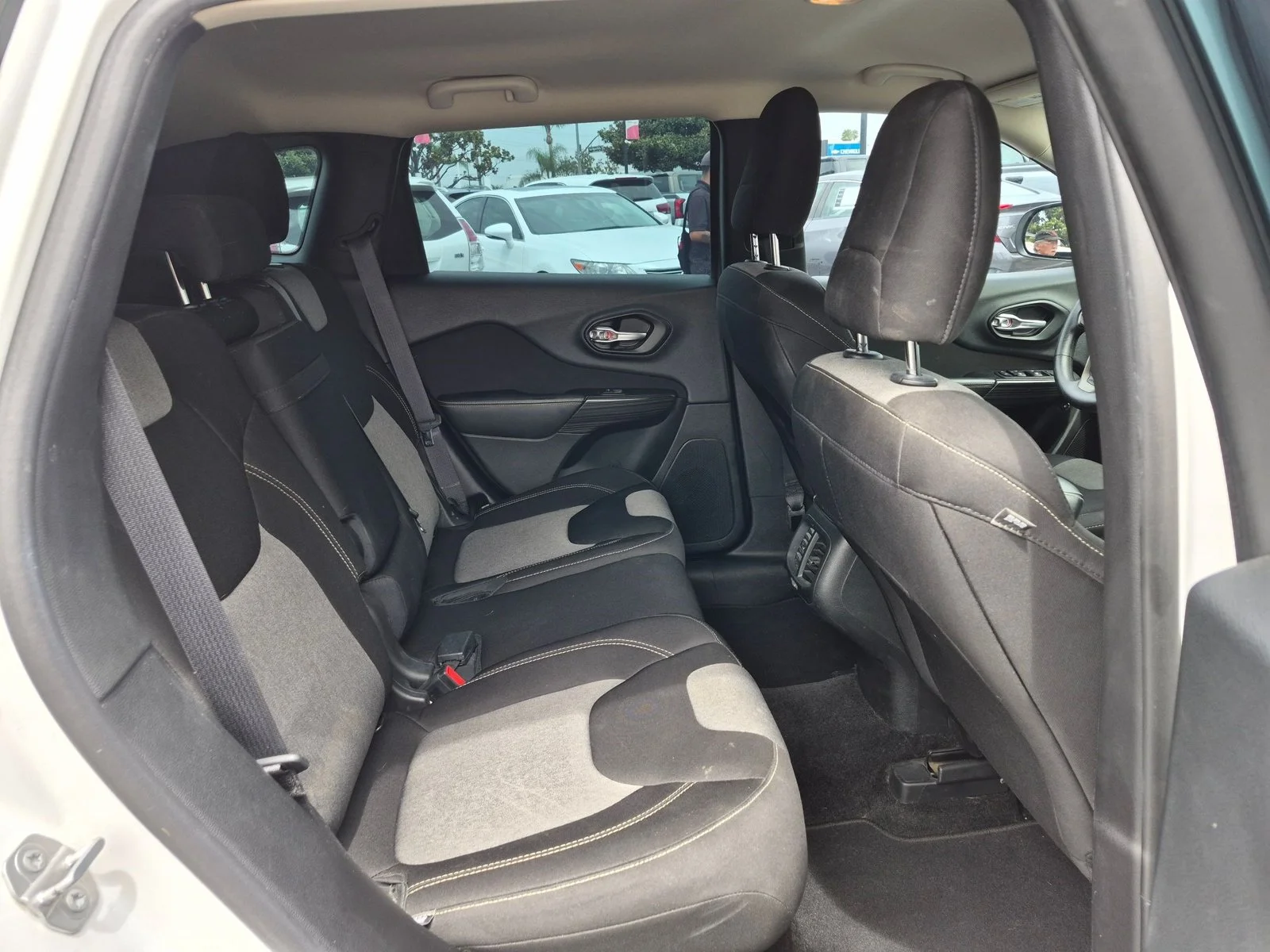 Used 2015 Bright White Clearcoat Jeep Sport image 17