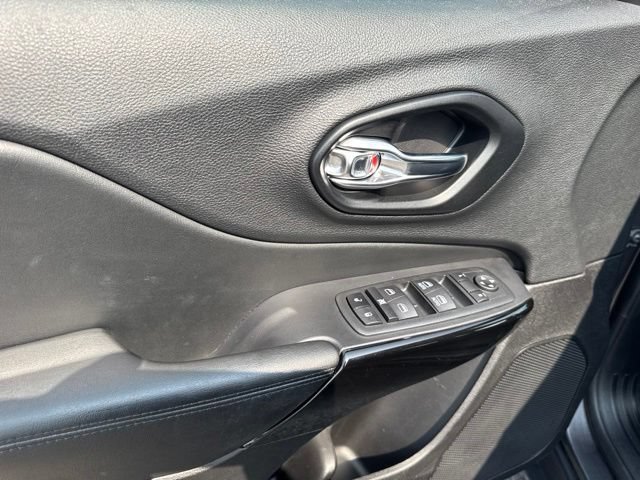 Used 2021 Gray Jeep Altitude 4x4 image 8