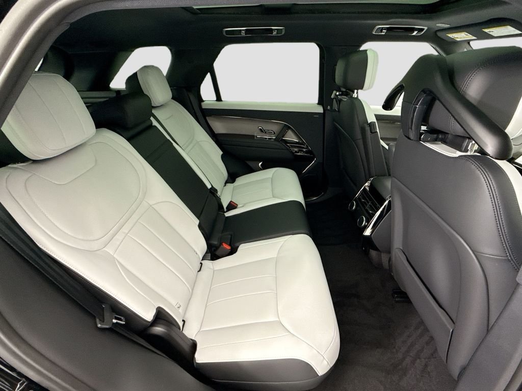 New 2026 Santorini Black Land Rover Dynamic SE image 21