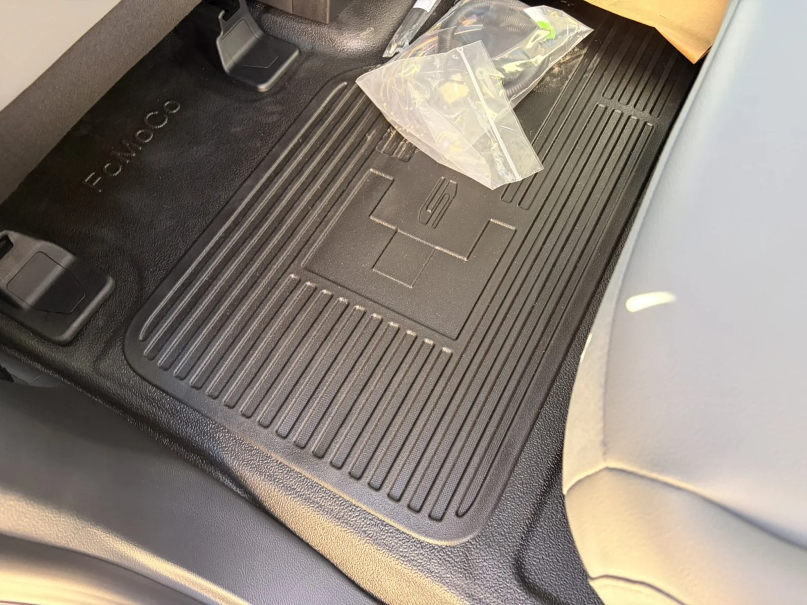 New 2027 Oxford White Ford XL image 25