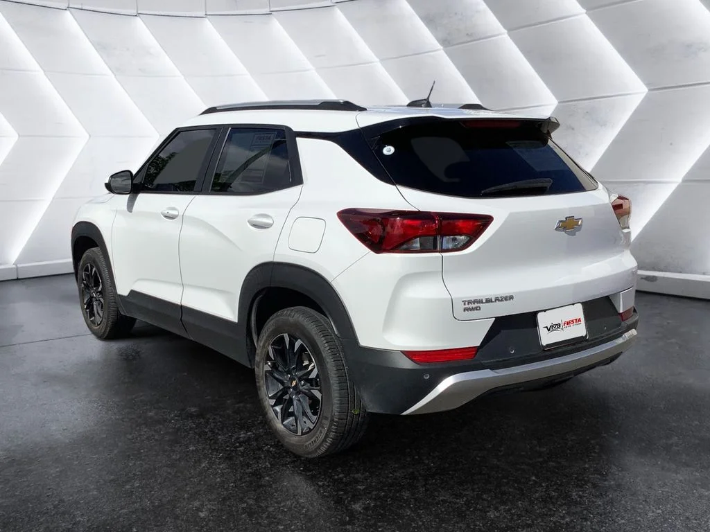 Used 2022 White Chevrolet LT image 6
