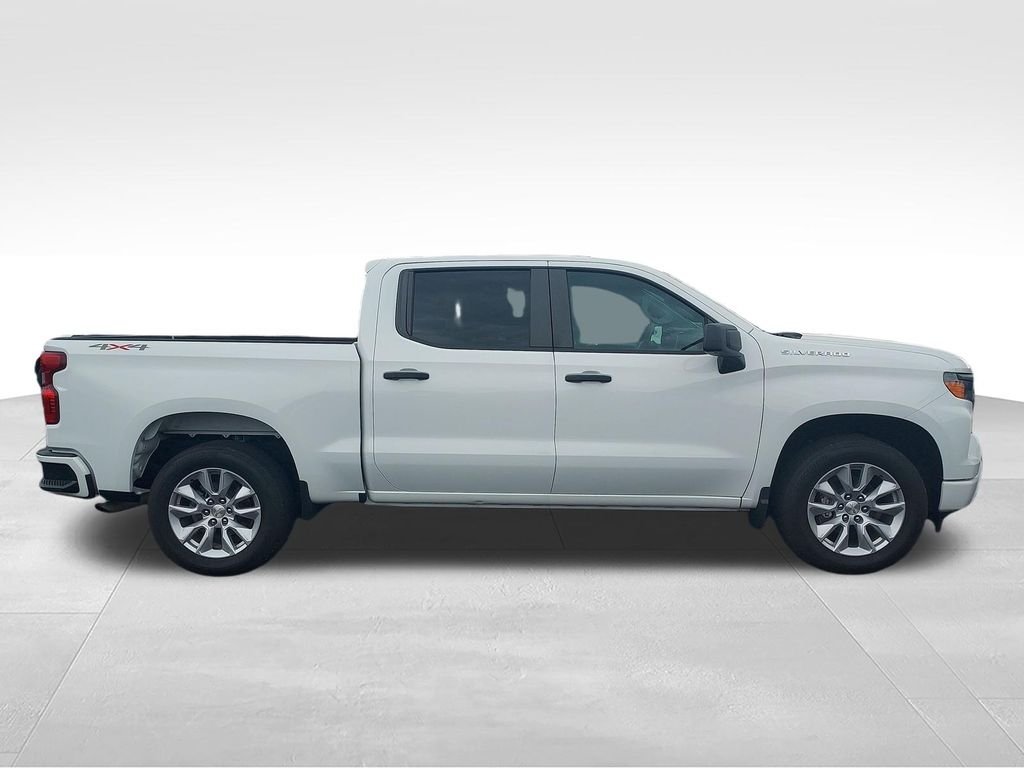 Used 2023 White Chevrolet Custom image 6