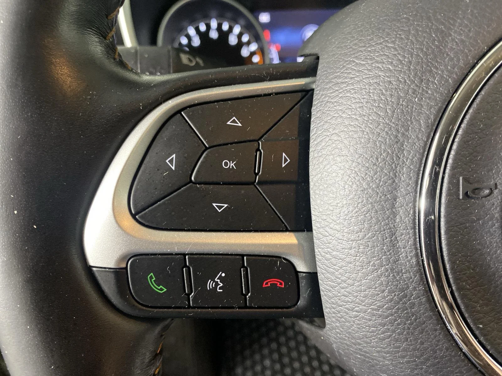 Used 2021 Olive Green Pearlcoat Jeep Latitude image 24
