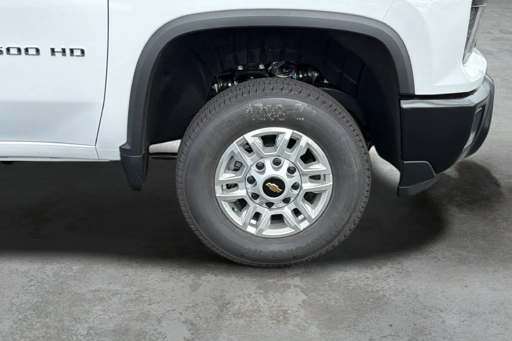 New 2026 Summit White Chevrolet WT image 9