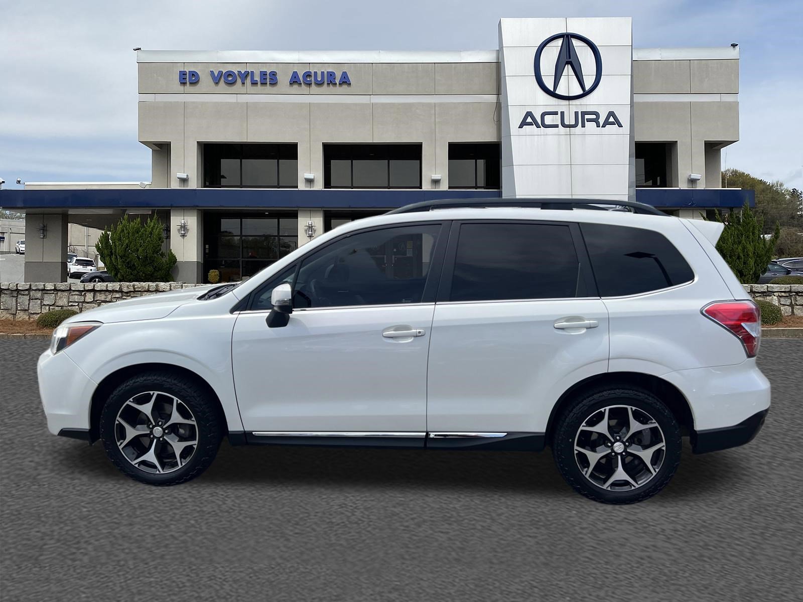 Used 2015 Satin White Pearl Subaru 2.0XT Touring image 8