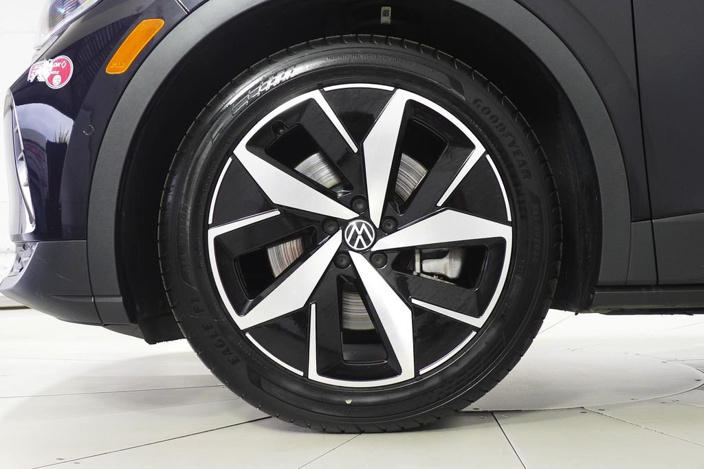 Certified Used 2023 Black Volkswagen Pro S image 5