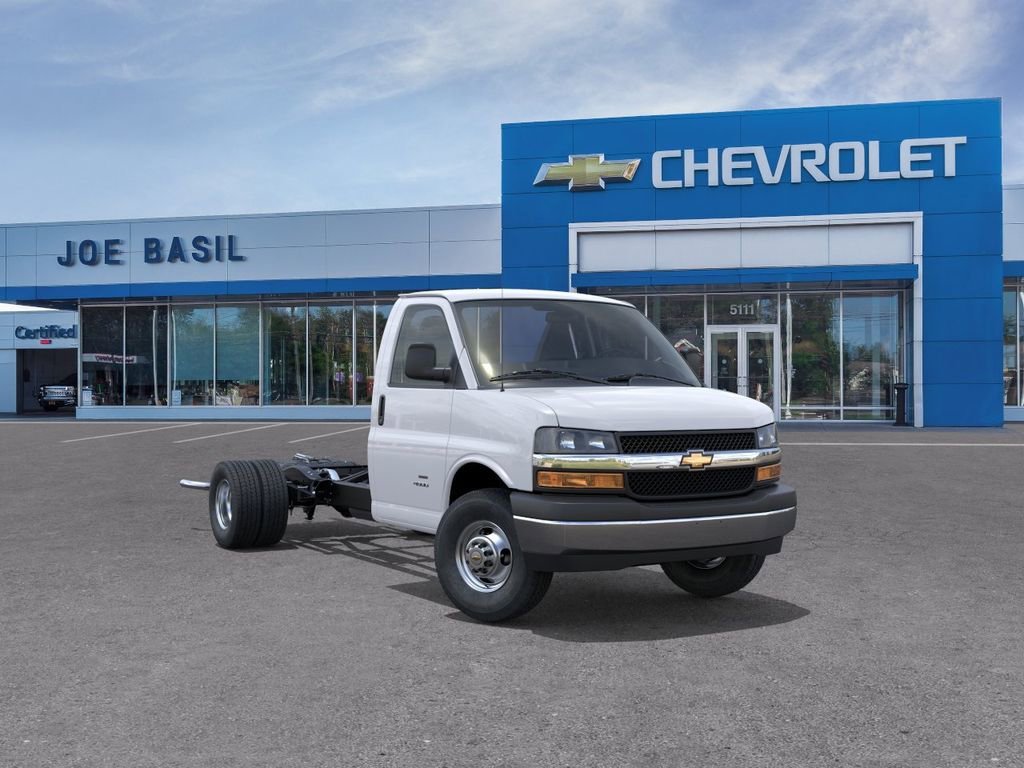 2026 Chevrolet Express 4500 159" WB's photo