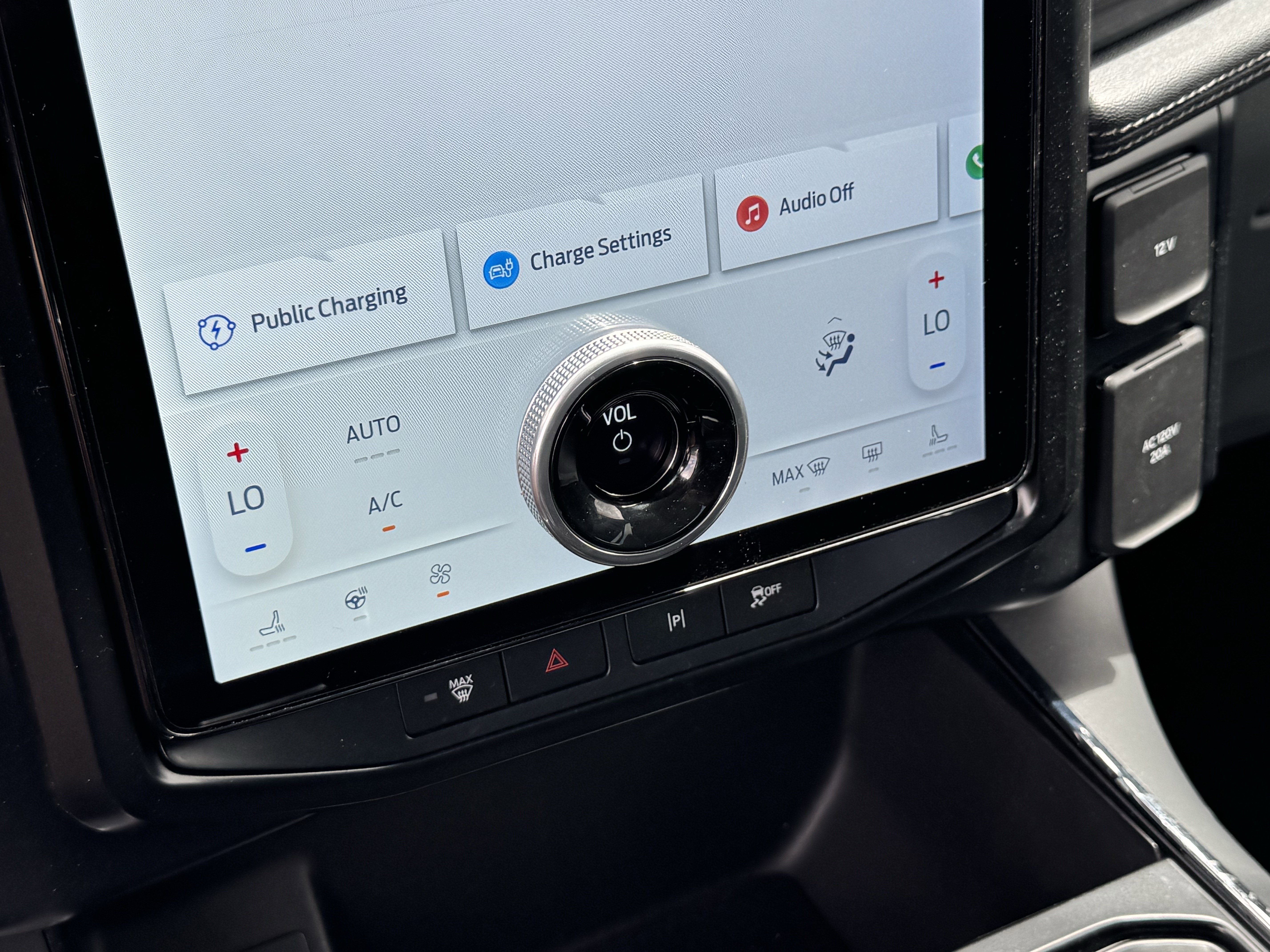 2025 Ford F-150 Lightning Flash - Photo 18