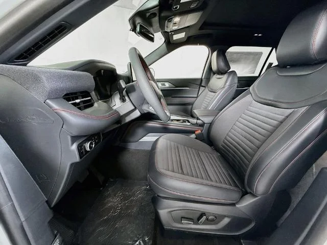 New 2026 Star White Metallic Tri-Coat Ford ST-Line image 57