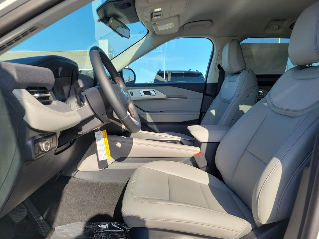 New 2026 Star White Metallic Tri-Coat Ford Active image 15