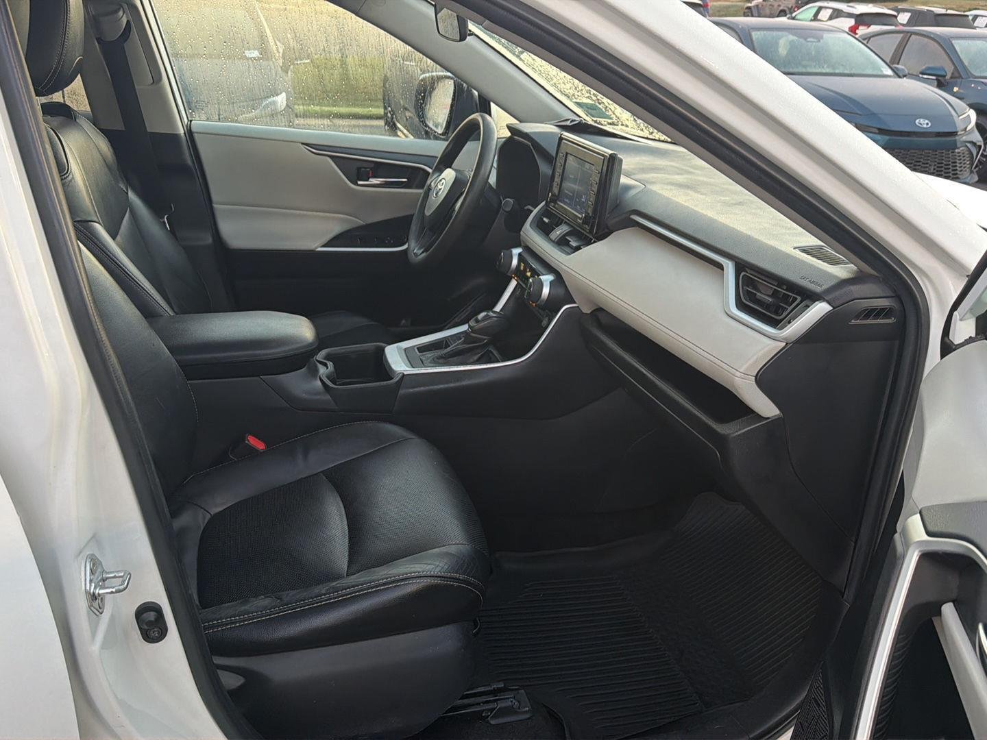 Used 2022 White Toyota XLE image 13