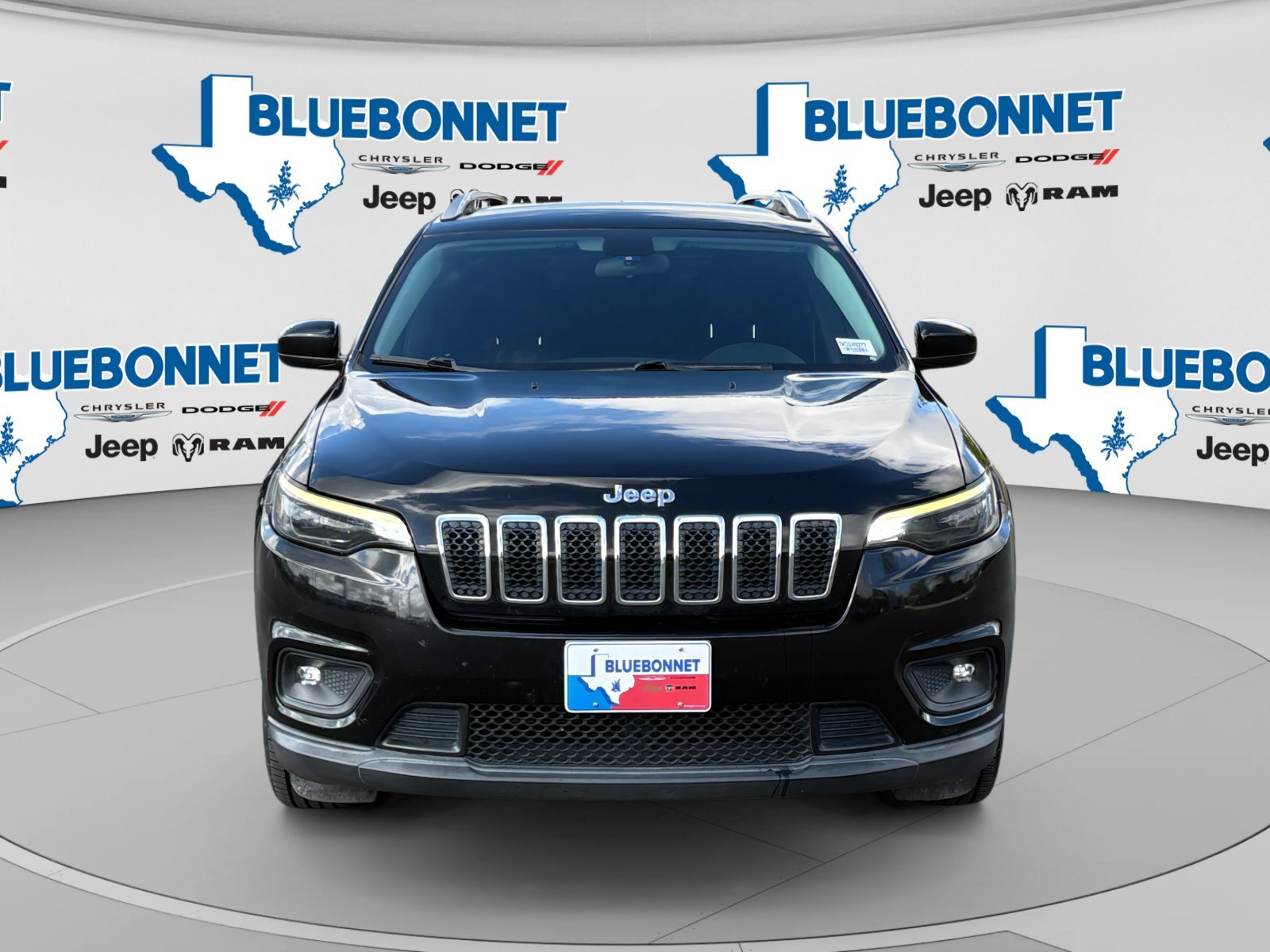 Used 2019 Jeep Cherokee Latitude Plus with VIN 1C4PJLLB6KD249277 for sale in New Braunfels, TX