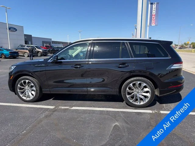 Used 2021 Black Lincoln Grand Touring image 9