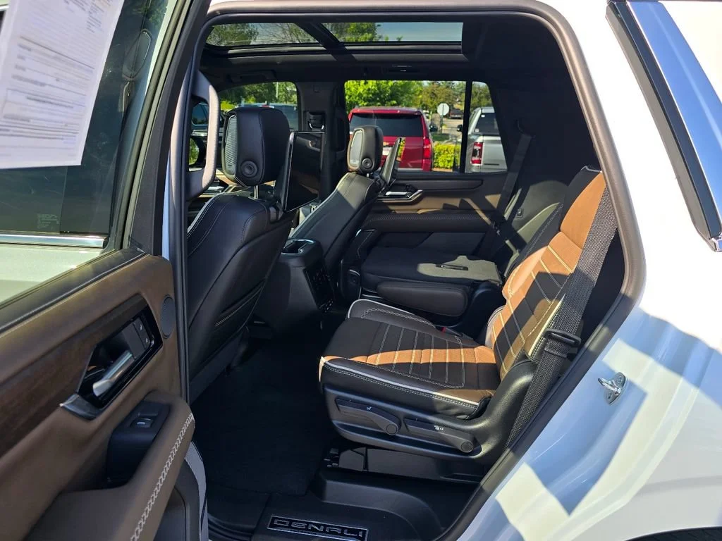 2026 GMC Yukon Denali Ultimate - Photo 25