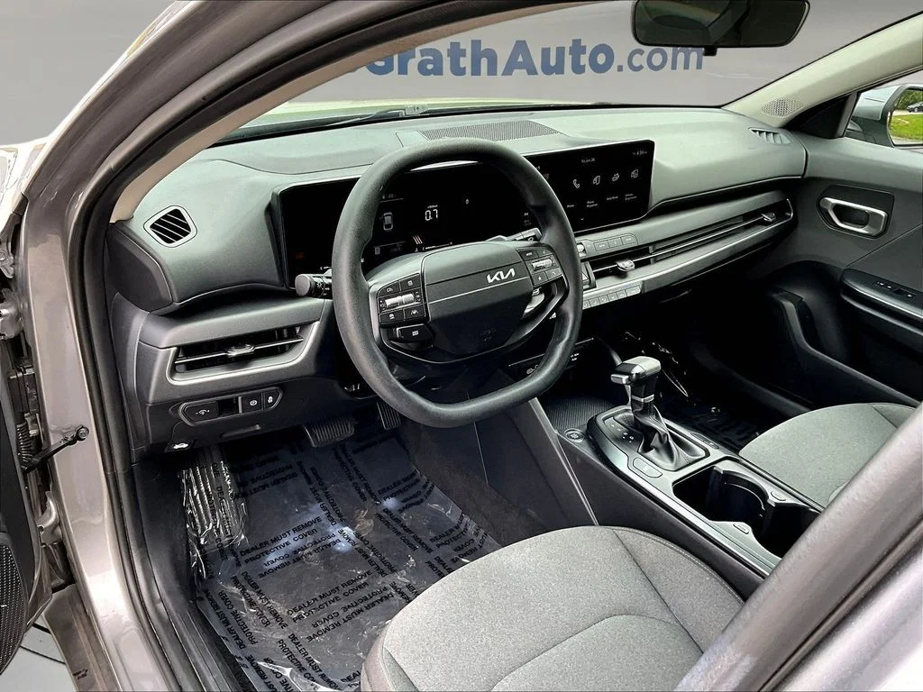 2025 Kia K4 LXS - Photo 18