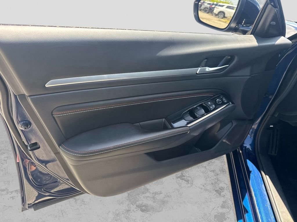 Used 2023 Blue Nissan 2.0 SR image 17