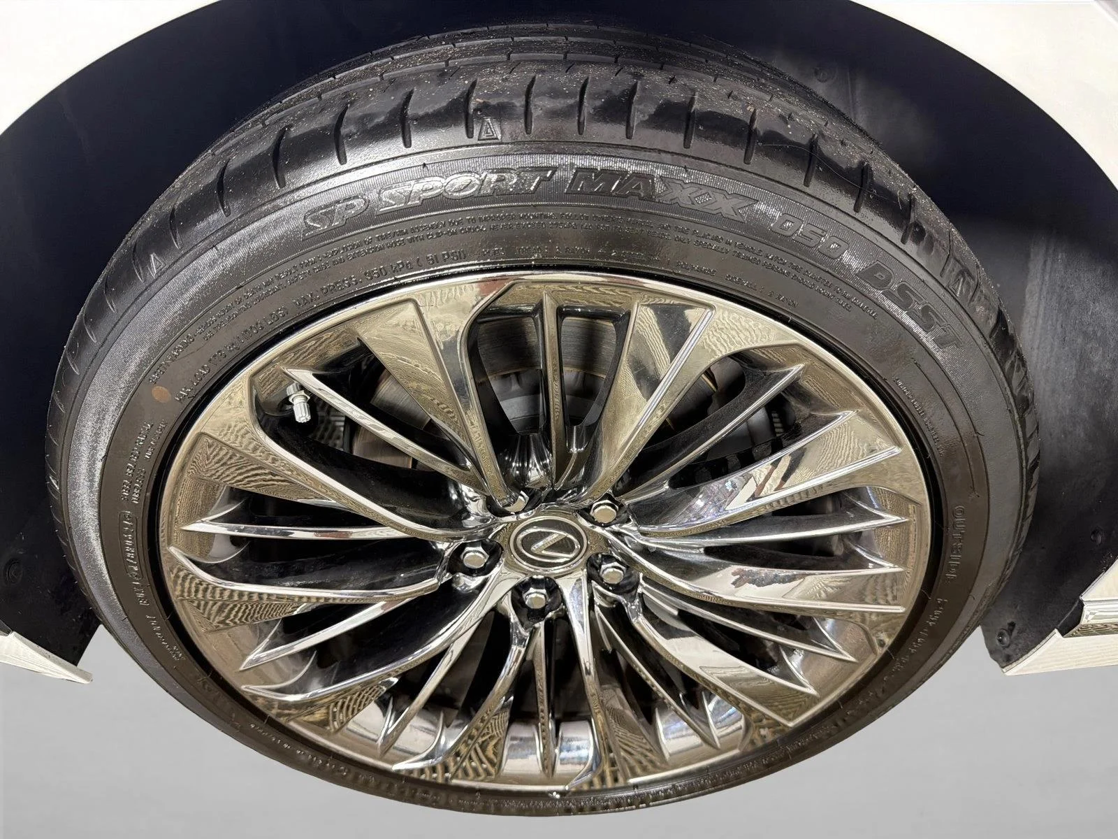 Used 2022 White Lexus LS 500 image 19
