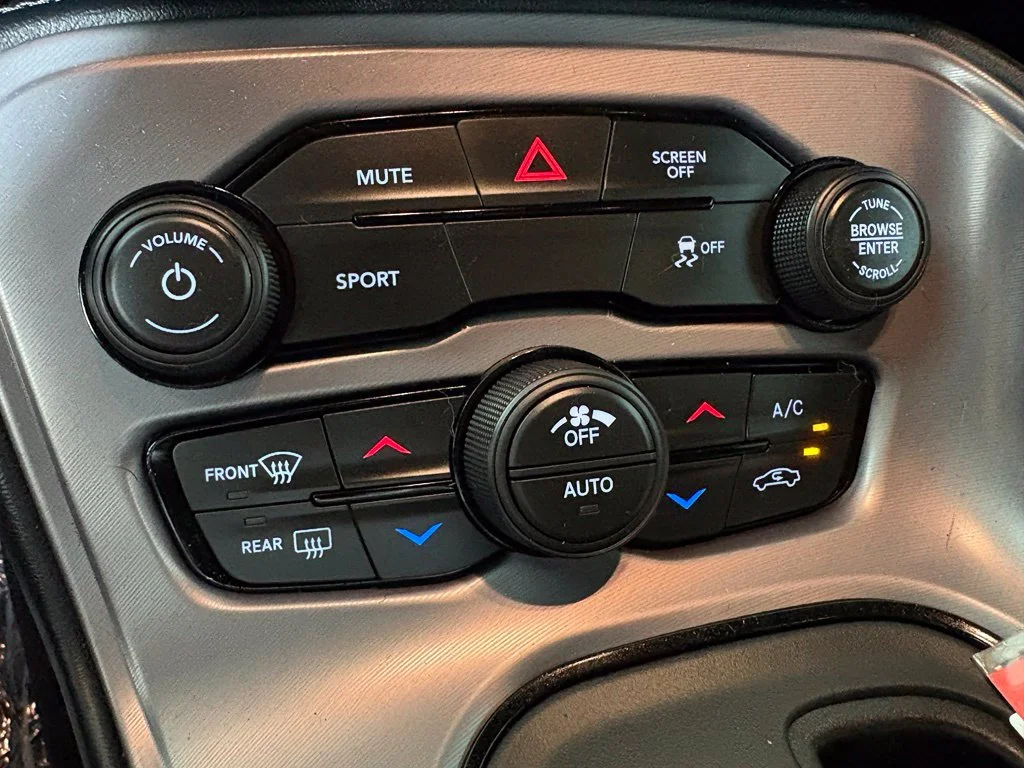 Used 2023 Red Dodge SXT image 31