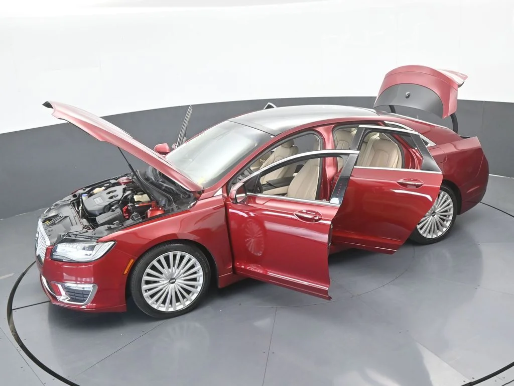 Used 2017 Ruby Red Metallic Lincoln Reserve image 71