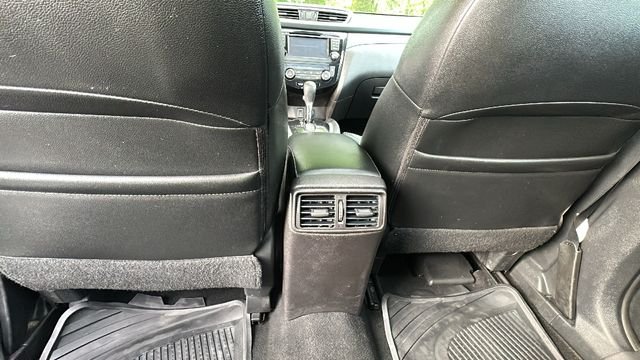 Used 2016 Silver Nissan SL image 25