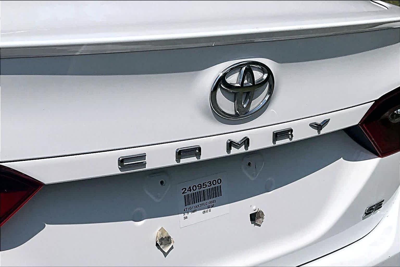 Used 2024 Ice Cap Toyota SE image 10