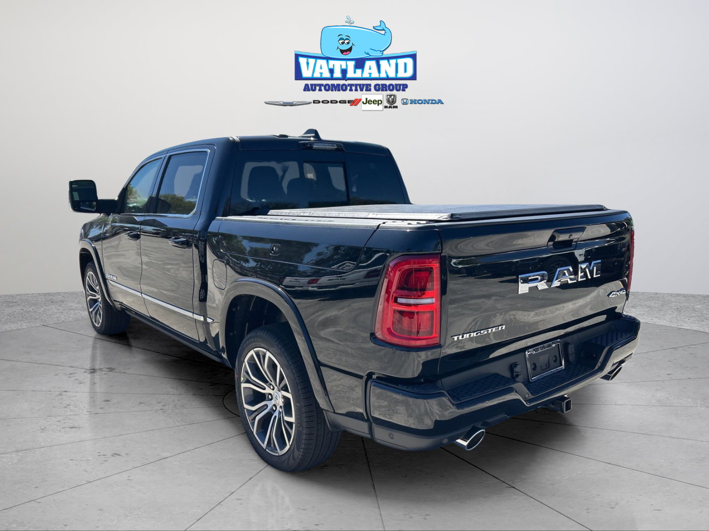 New 2026 Diamond Black Crystal Pearl-Coat Exterior Paint RAM Tungsten image 4