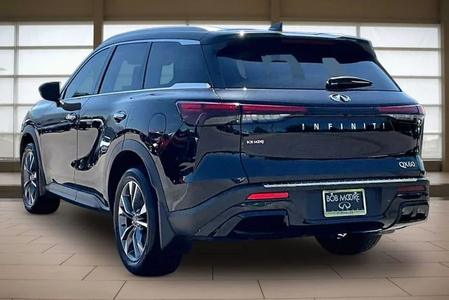 Used 2023 Black INFINITI LUXE image 12