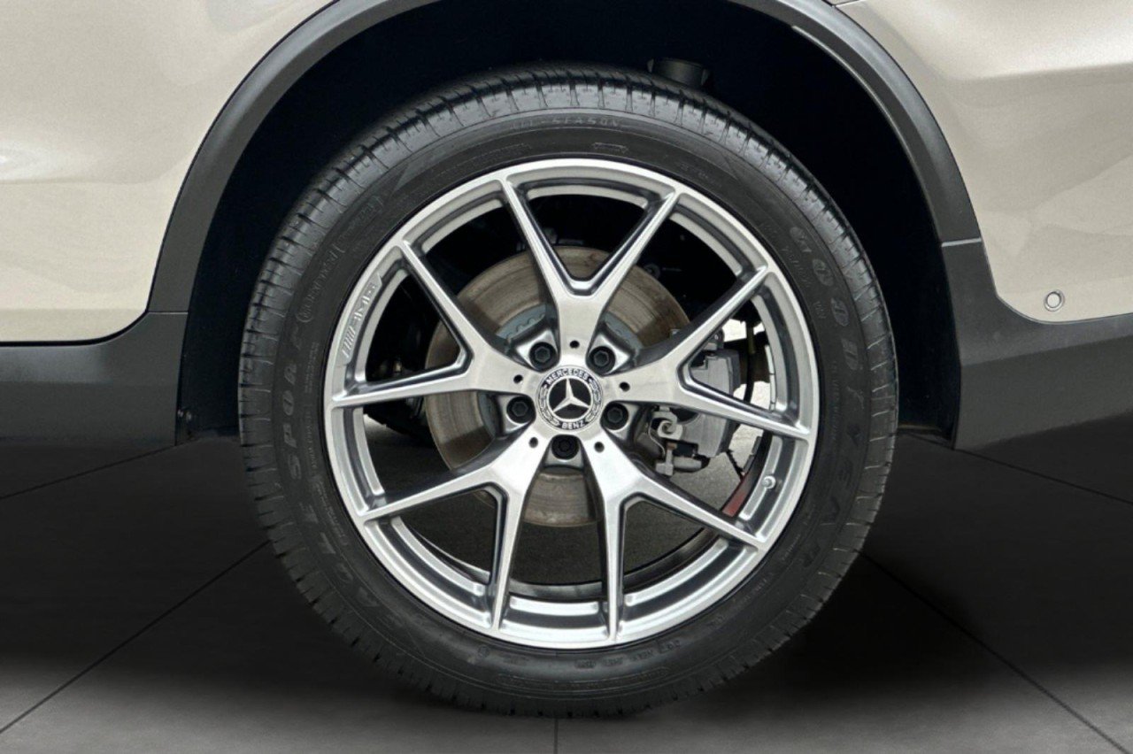 Used 2022 Mojave Silver Metallic Mercedes-Benz GLC 300 image 25