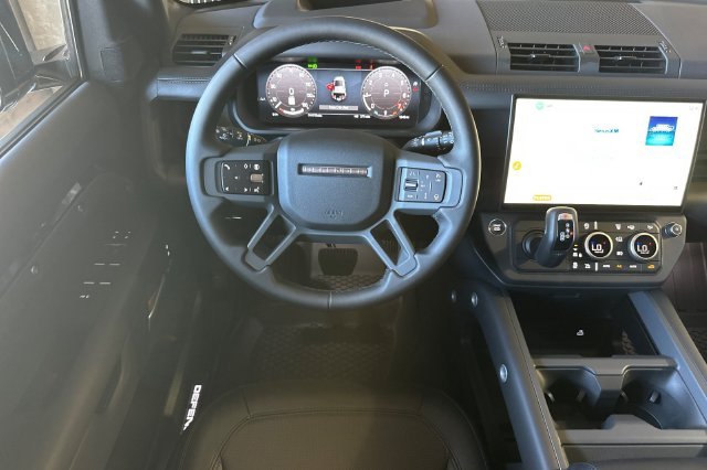 New 2026 Santorini Black Land Rover X-Dynamic SE image 13