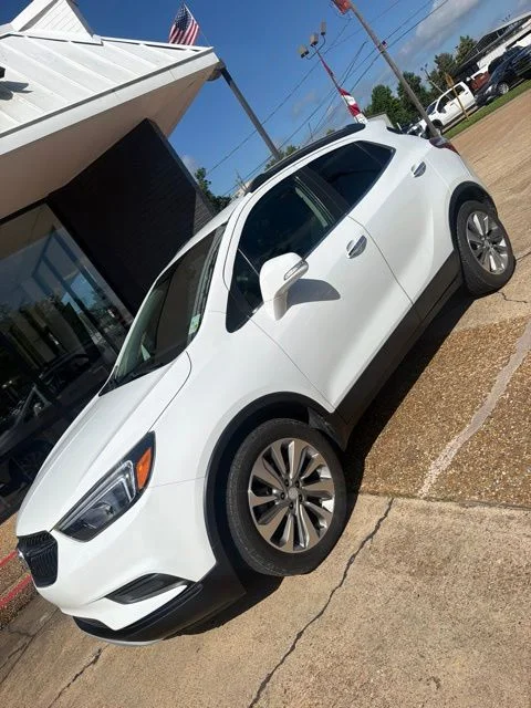 Used 2019 White Buick Preferred image 3