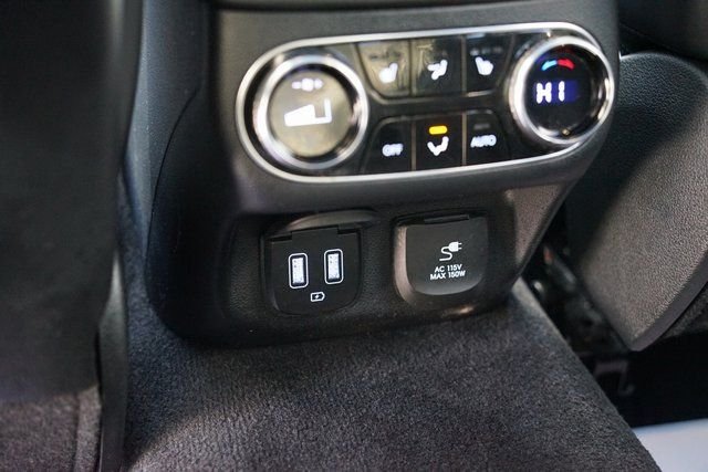 2024 GENESIS GV70 - Image 8