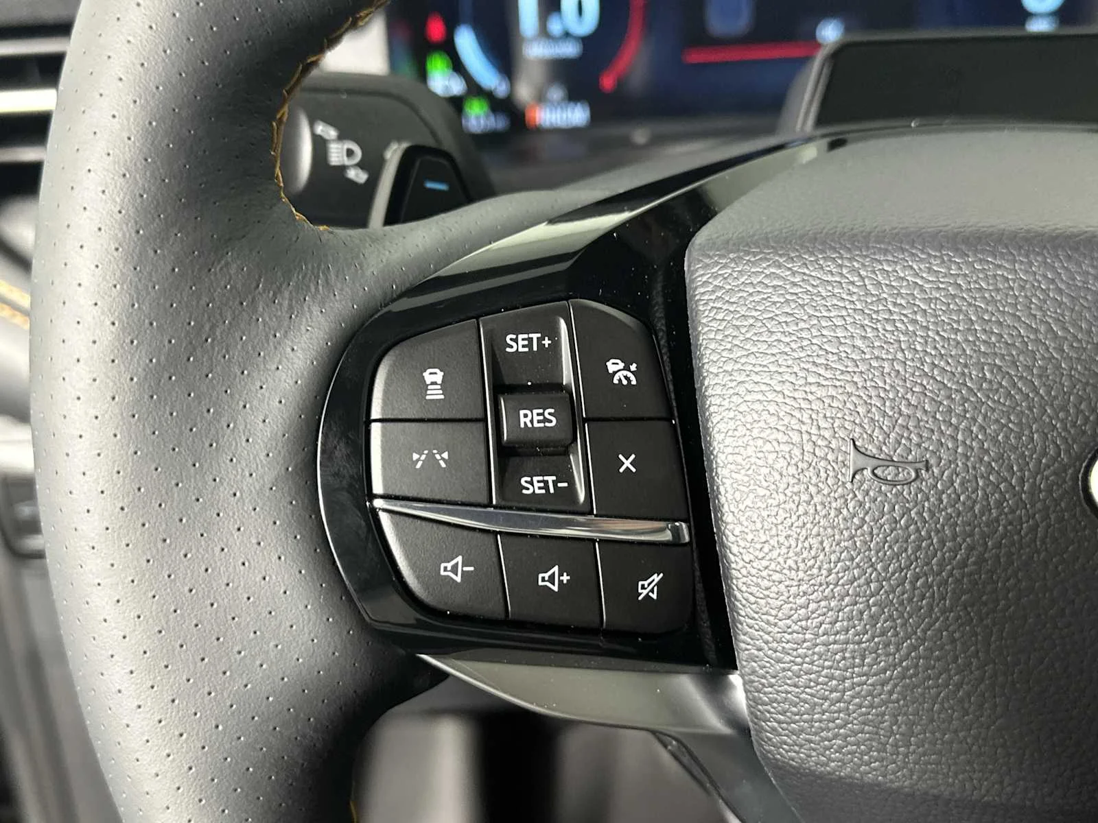 New 2026 Carbonized Gray Metallic Ford Tremor image 27