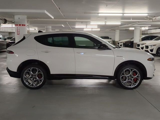 New 2025 Milano White Exterior Paint Alfa Romeo Veloce image 8